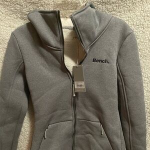 23BW.- Bench Women Feelingoog Zip Thru. Size Small.